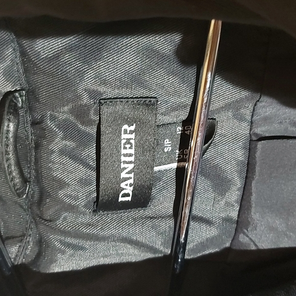 16. DANIER WOMANS WINTER JACKET! - Picture 5 of 11